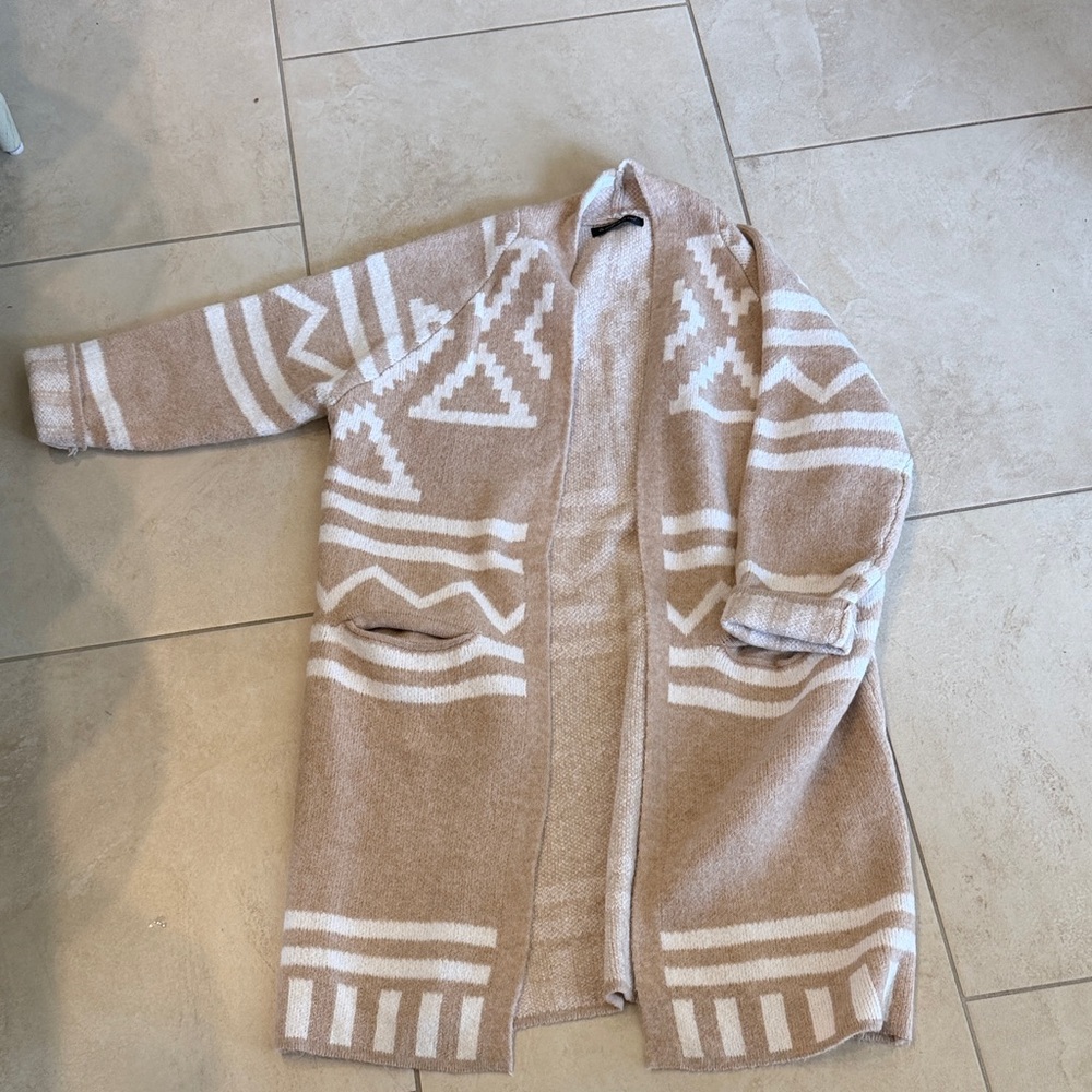 Do Everything in Love Beige and White Cardigan